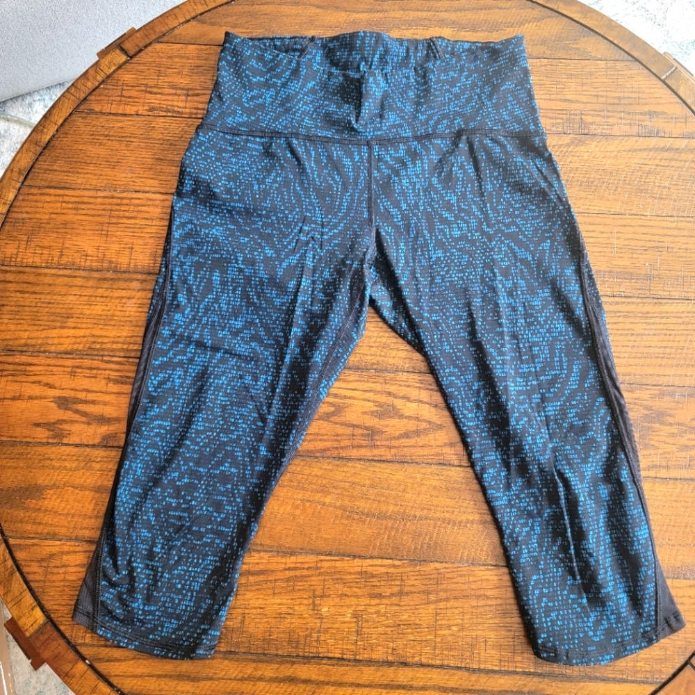 Lululemon Blue and Black Cropped Legging
